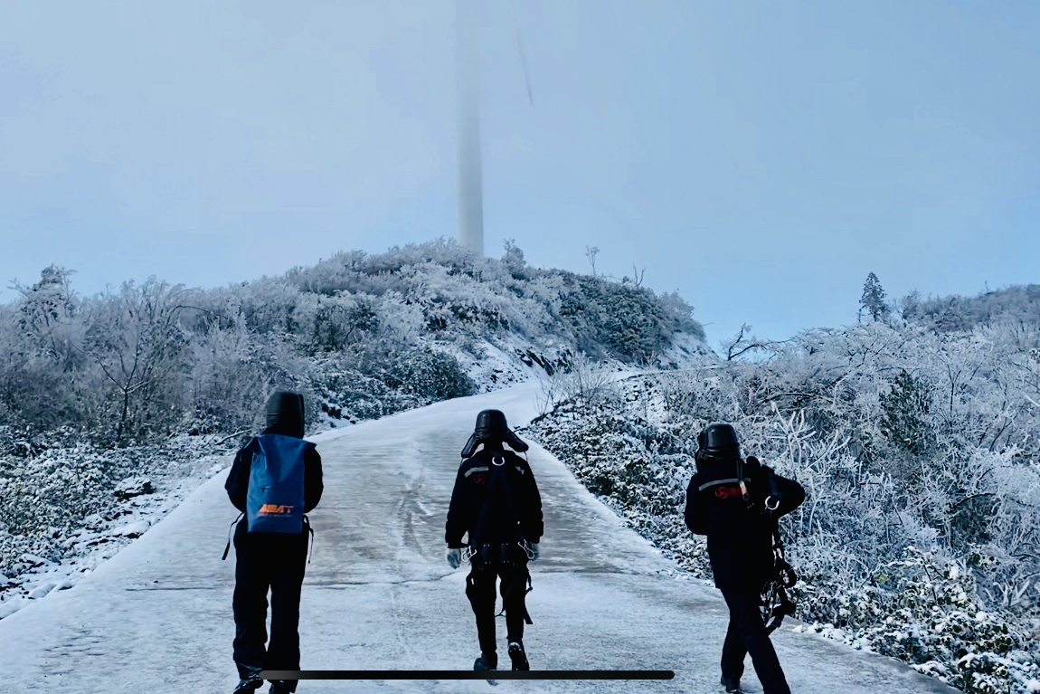 4ͼΪÔËάְԱѲ¼ìµÄ±³Ó°